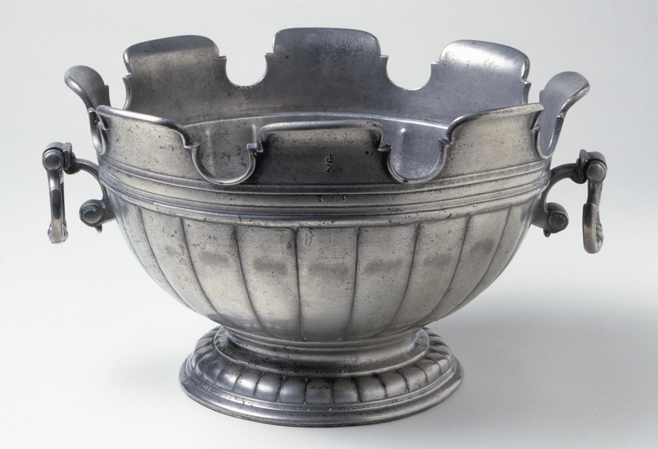 1959.0004.002 Pewter monteith