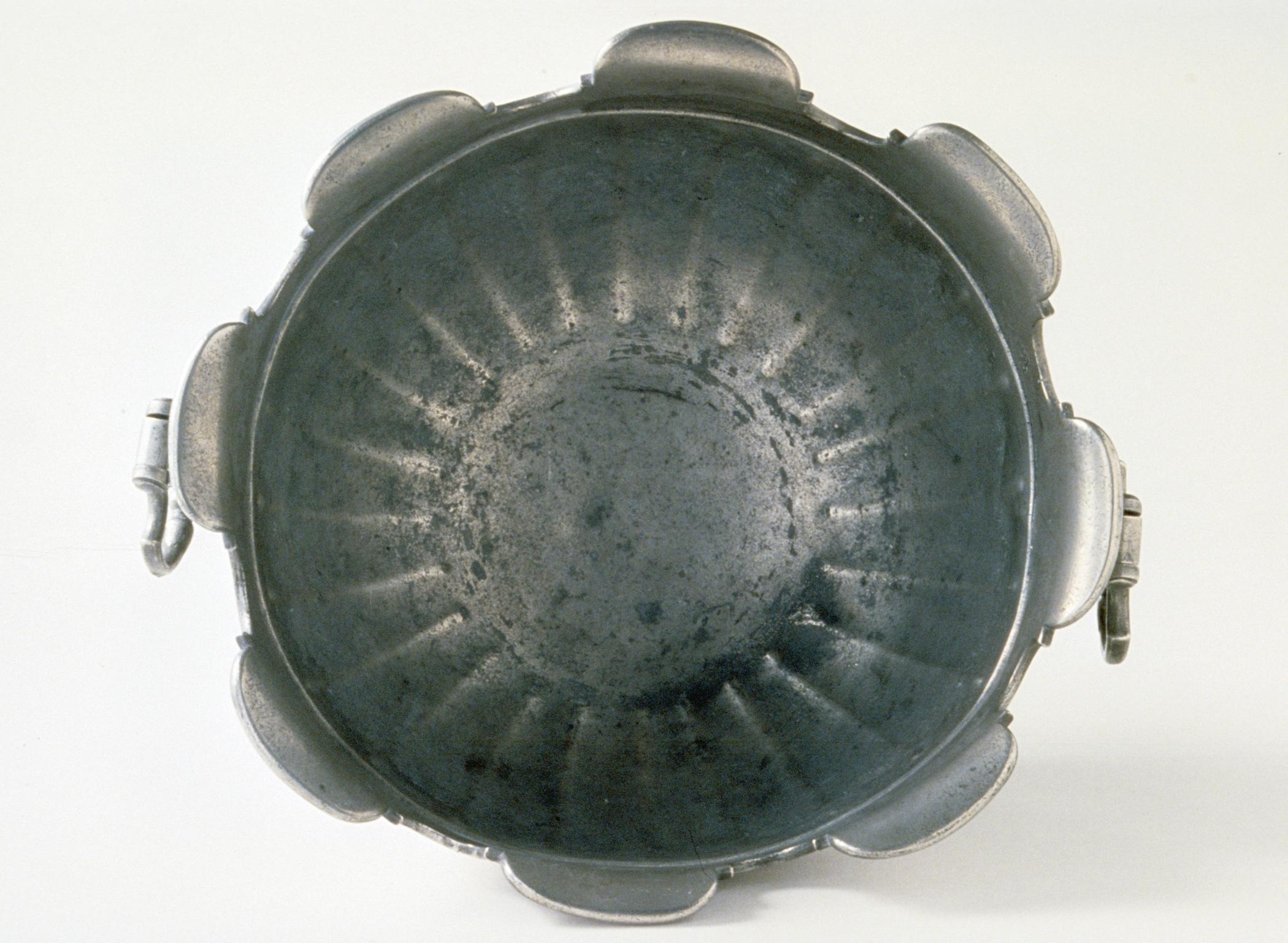 1959.0004.002 Pewter monteith (view 2)