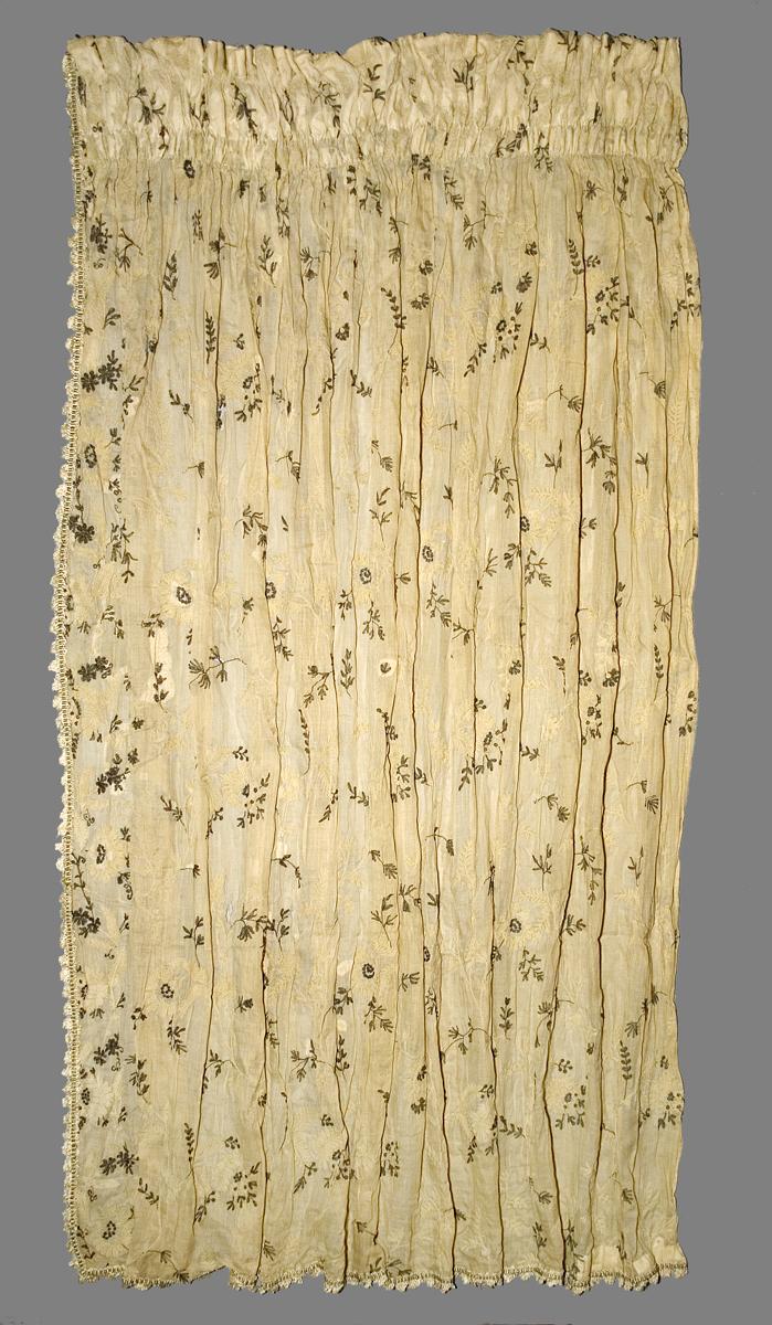 1969.8219.001 Window Hanging, Side Curtain