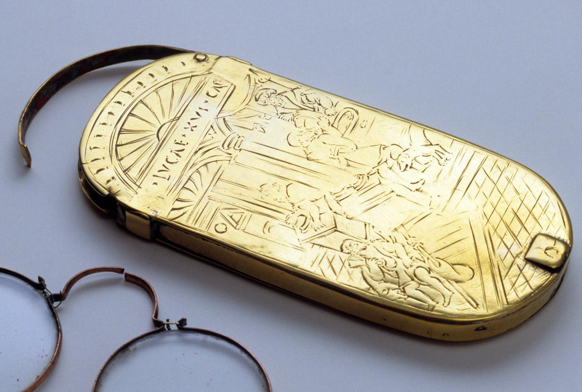 1959.0004.007 Spectacles and case