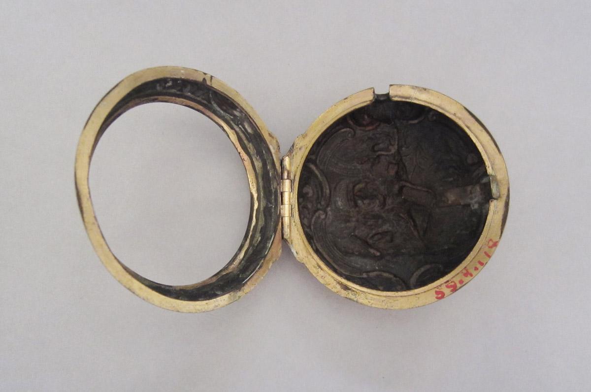 1959.0004.017 C Watch case, interior
