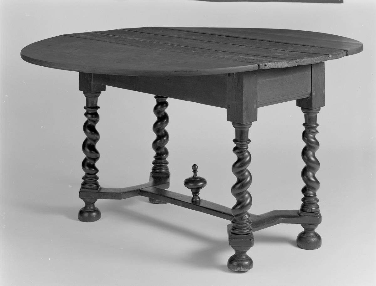 1959.0005 Table, Drop-leaf table (view 2)