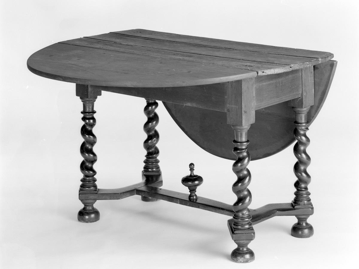 1959.0005 Table, Drop-leaf table (view 3)