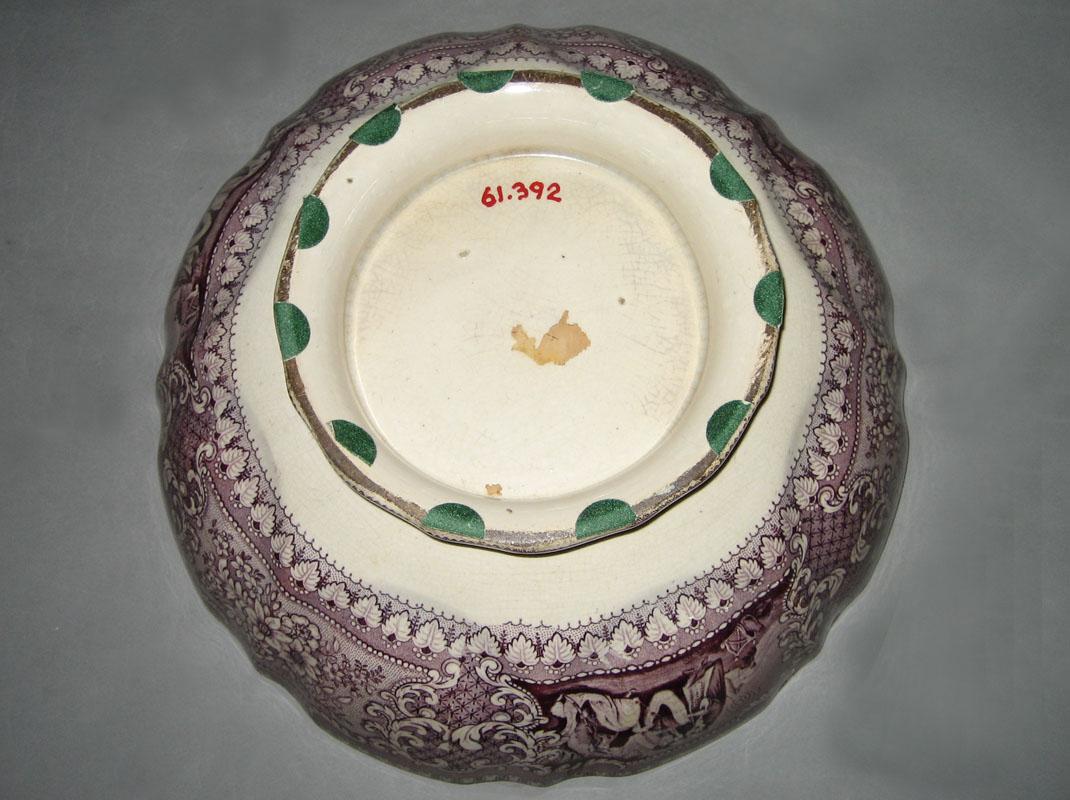 1961.0932 Bowl underside