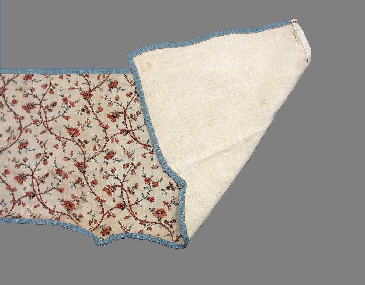 1969.8366.001 Bed hanging folded corner