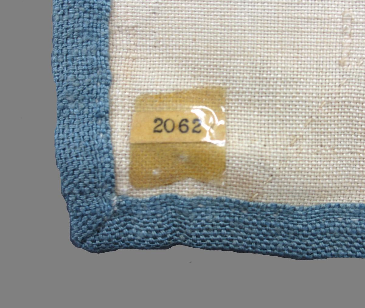 1969.8366.002 Bed hanging label