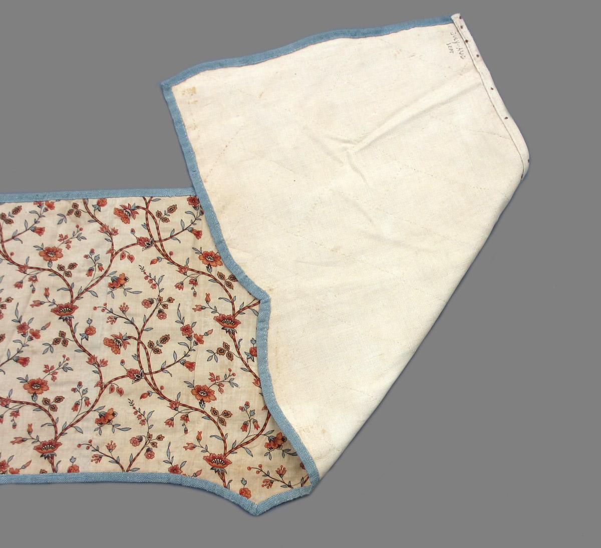 1969.8366.003 Bed Hanging folded corner