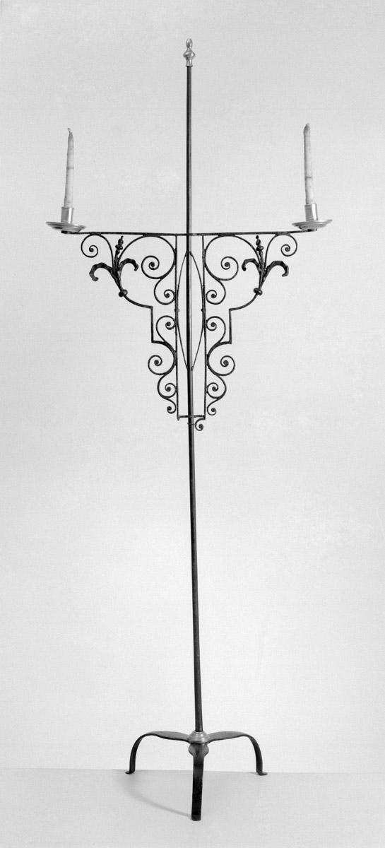 1959.0025 Candlestand