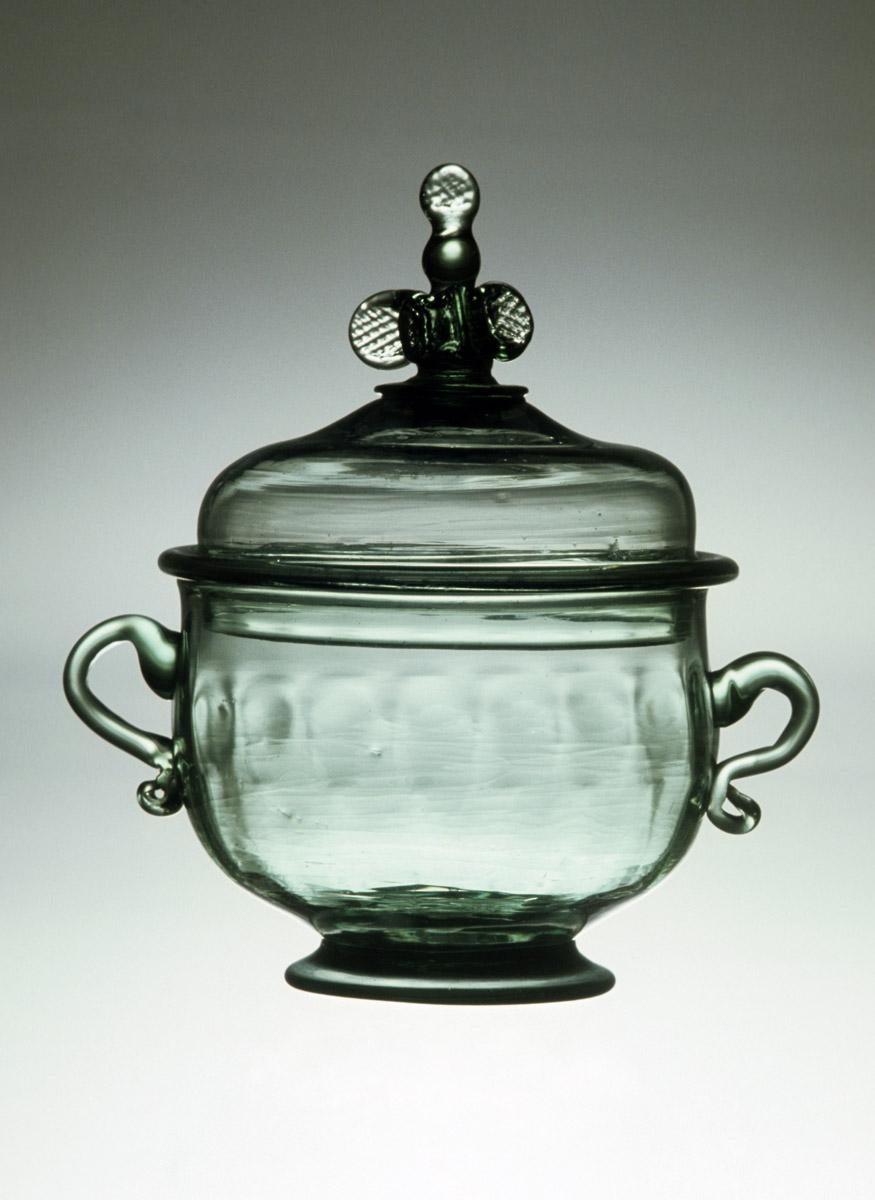 1959.0030.002 A, B Glass sugar bowl and cover
