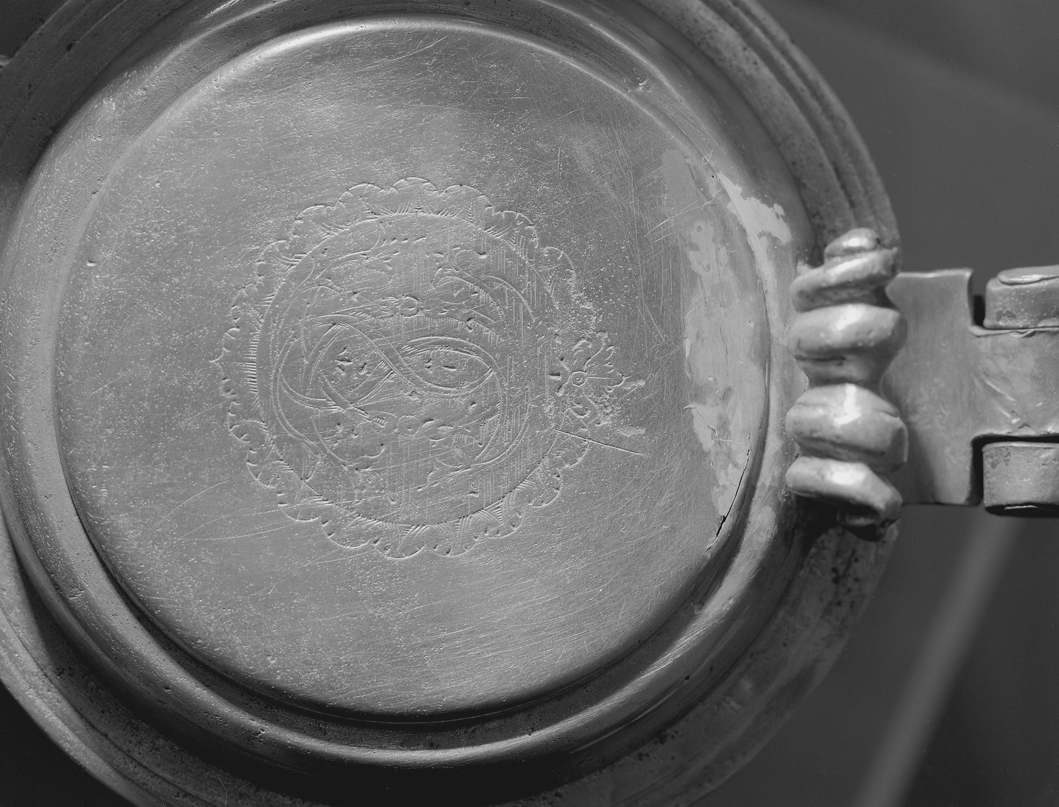 1959.0034 Pewter tankard (detail)