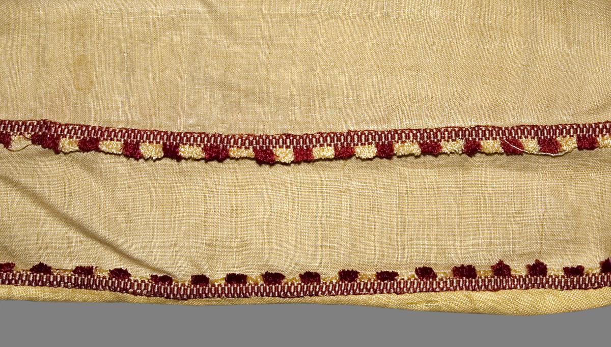 1969.8480.002 Slip Cover, Trim Detail