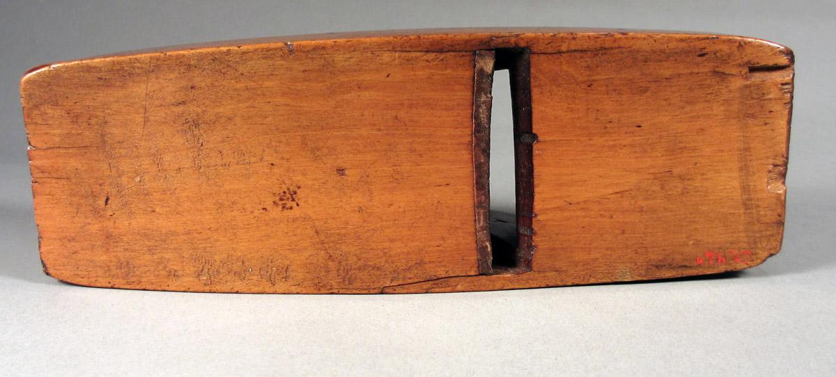 1959.0042 Smoothing plane, Underside