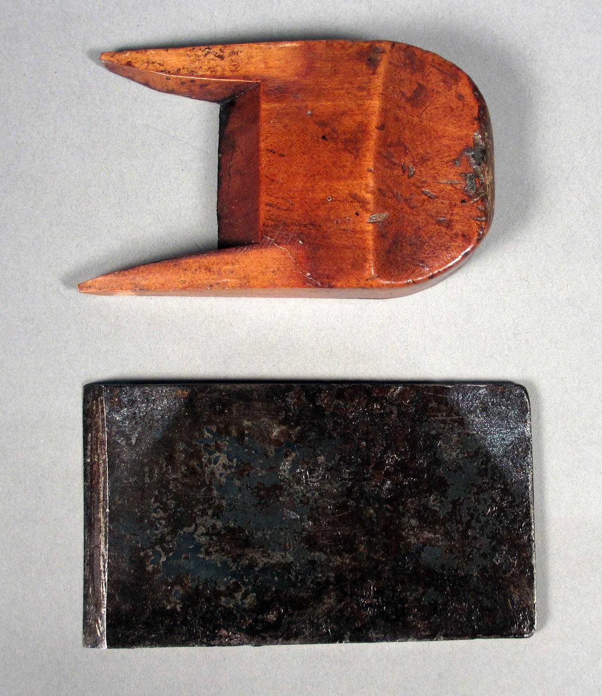 1959.0042 Smoothing plane, Wedge iron view 1