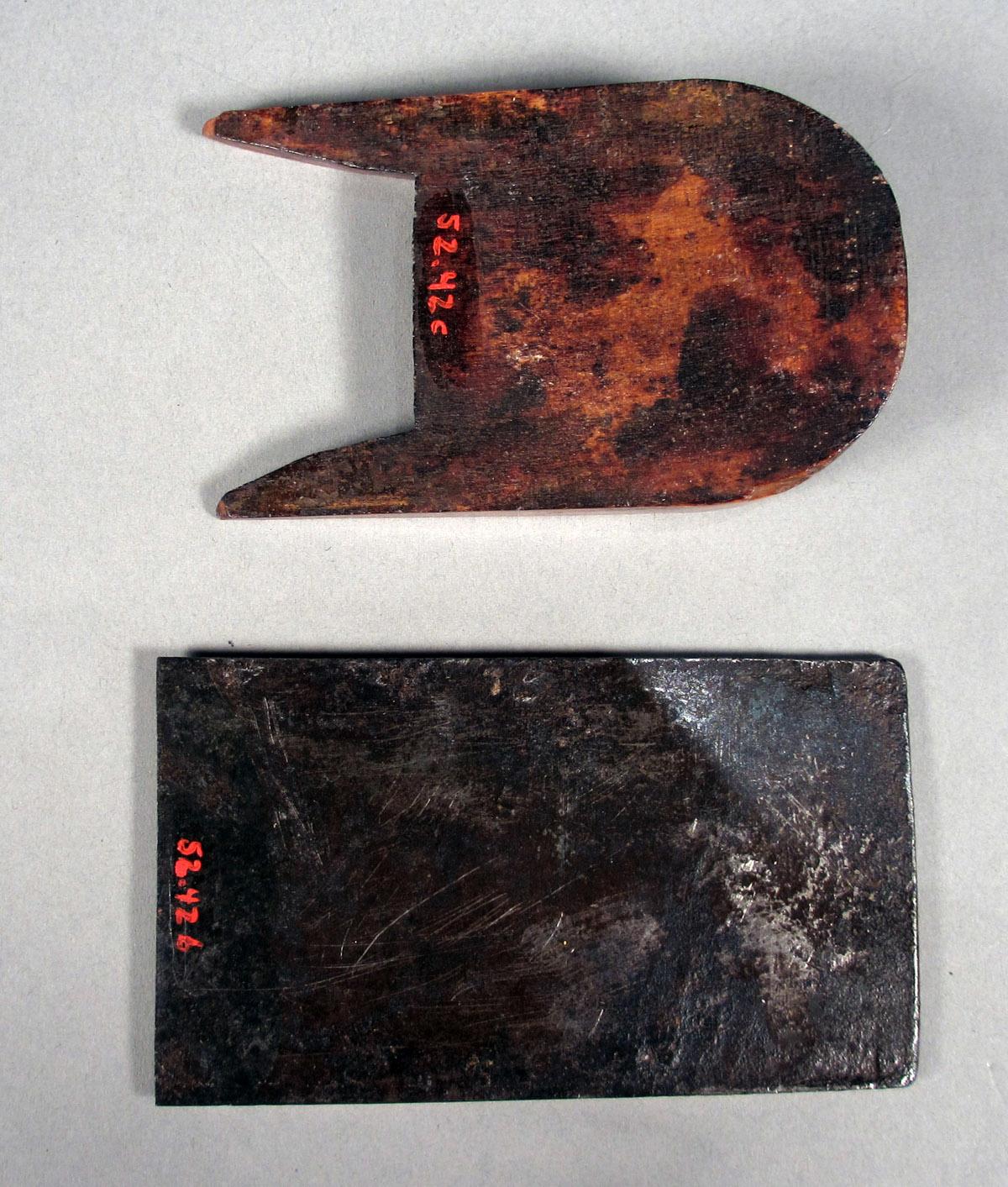 1959.0042 Smoothing plane, Wedge iron view 2