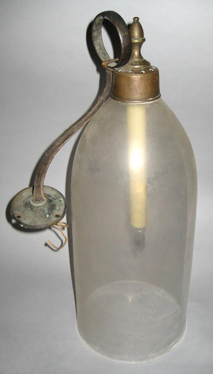 1969.8585 Lamp globe and mount