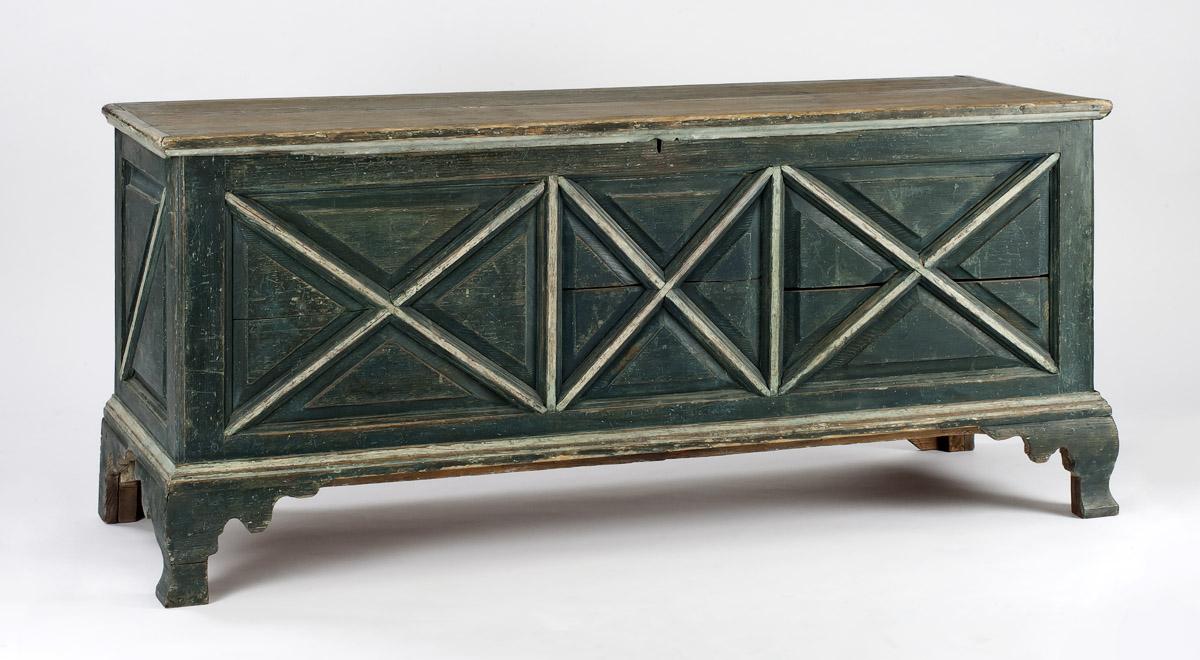 2011.0016 Chest (view 2)
