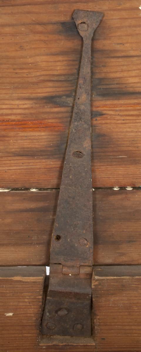 2011.0016 Chest (detail 4)