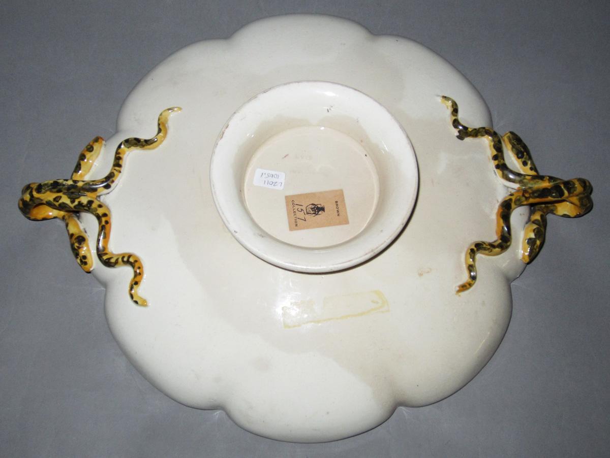 2011.0019.001 Dish, Stand bottom