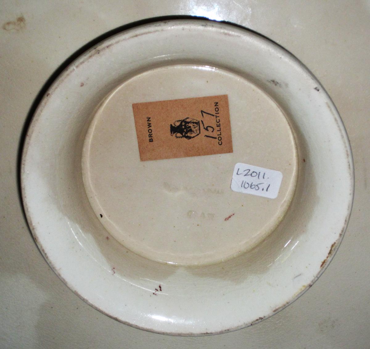 2011.0019.001 Dish, Stand bottom with mark