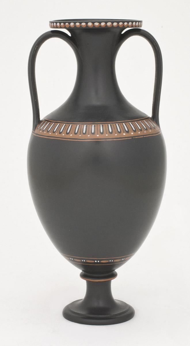 2011.0019.002 Vase or urn side 2