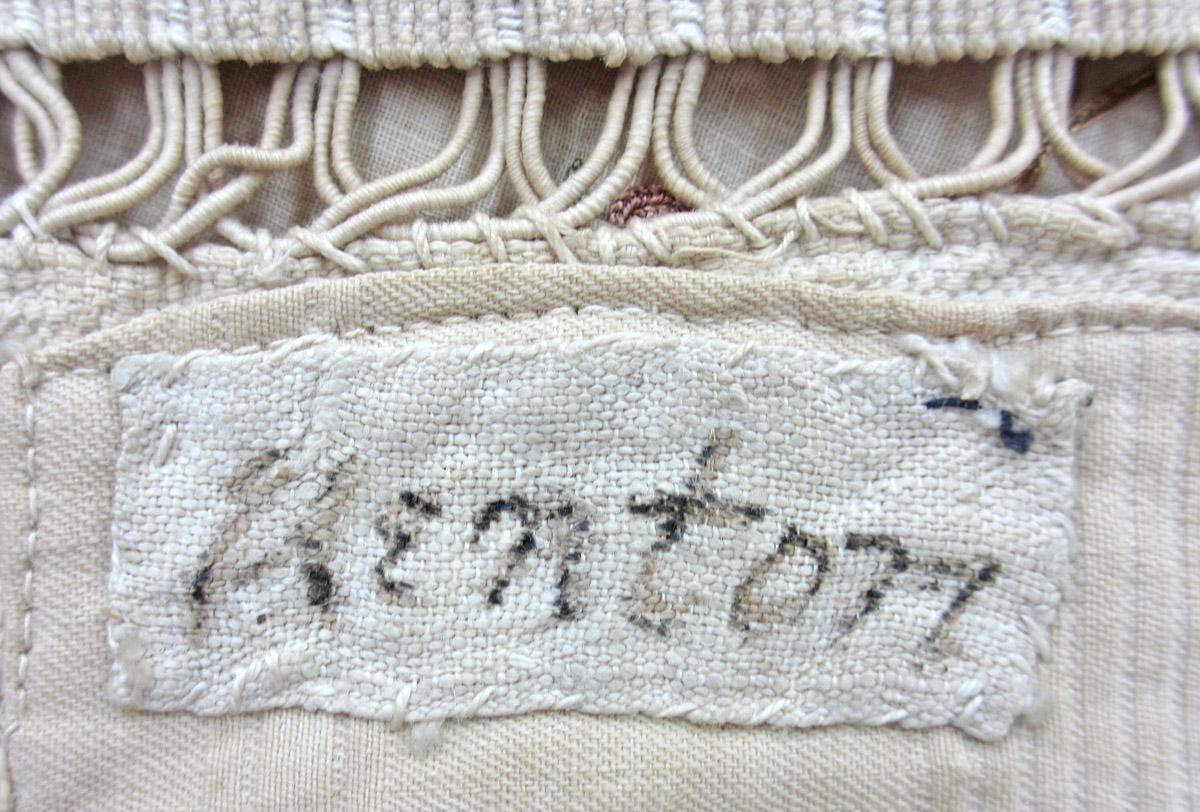 1968.0580 textile, printed reverse label