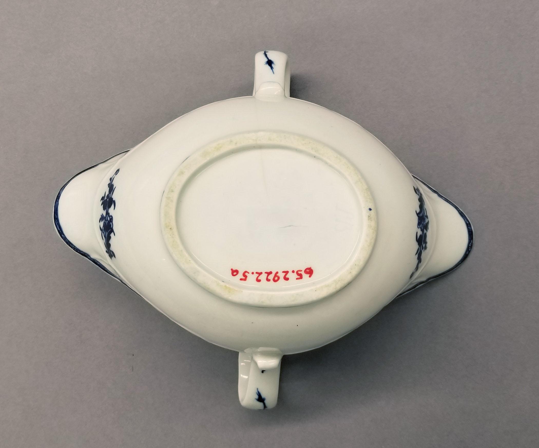1965.2922.005 A Sauceboat underside