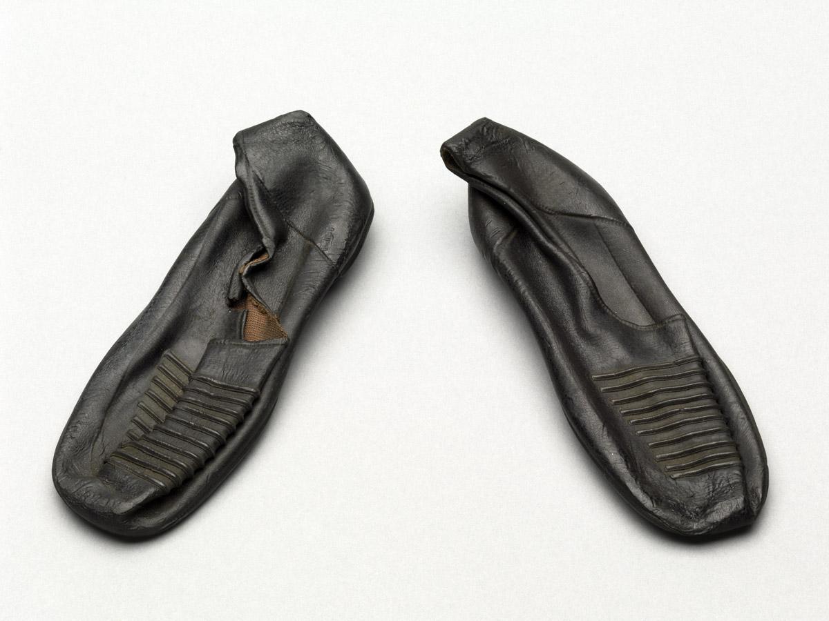 2011.0024.003 A, B Shoes