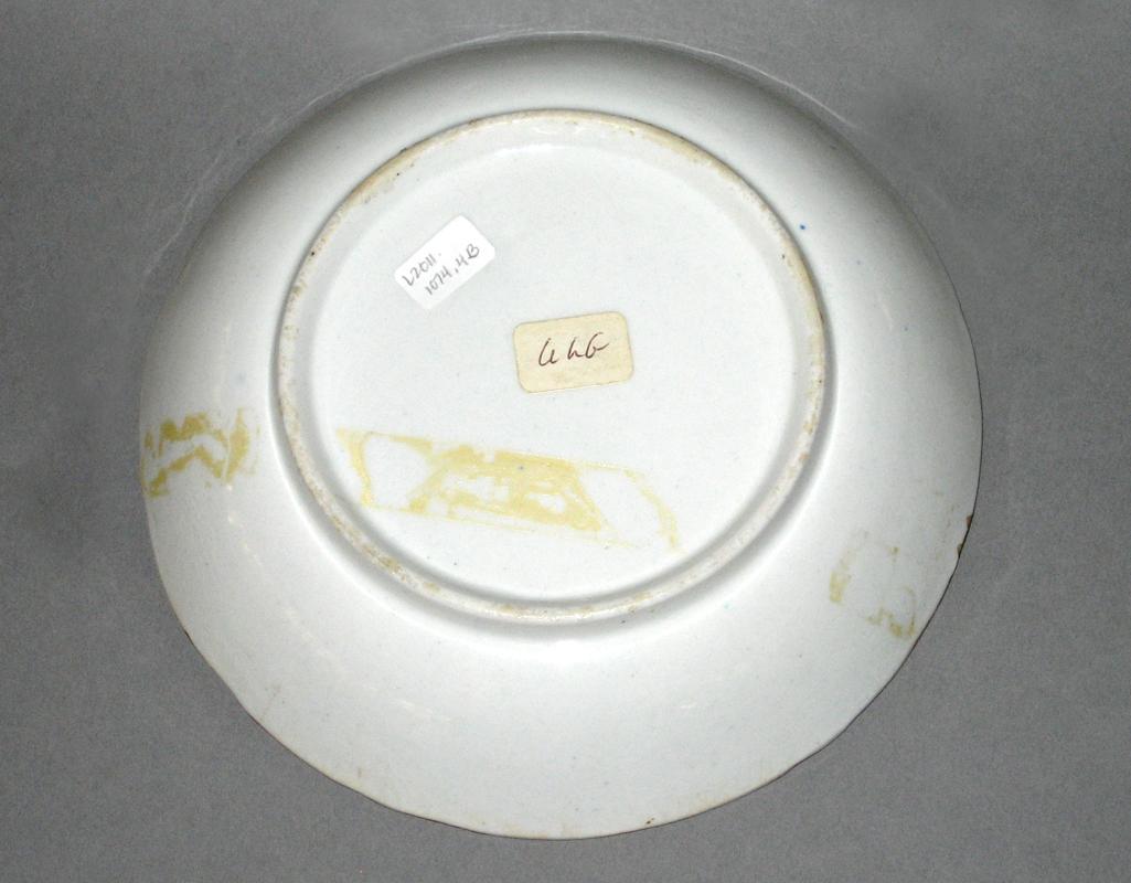 2011.0031.004 B Saucer underside