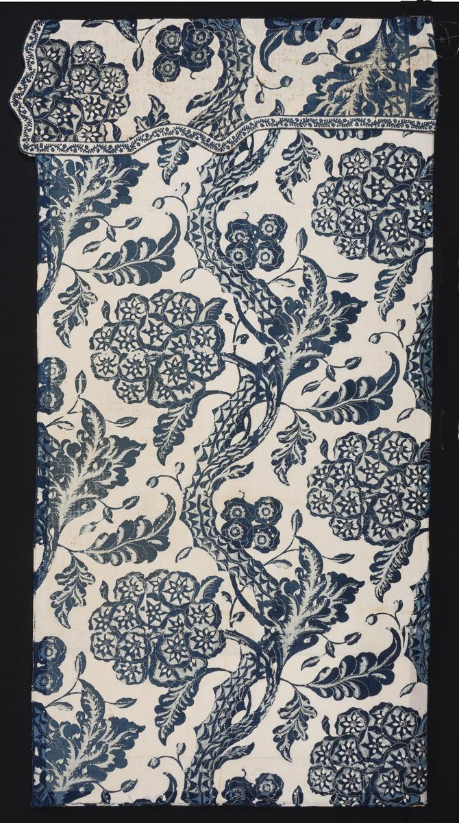 2000.0063.001 Textile, printed and .002 Window hanging, Book image C25