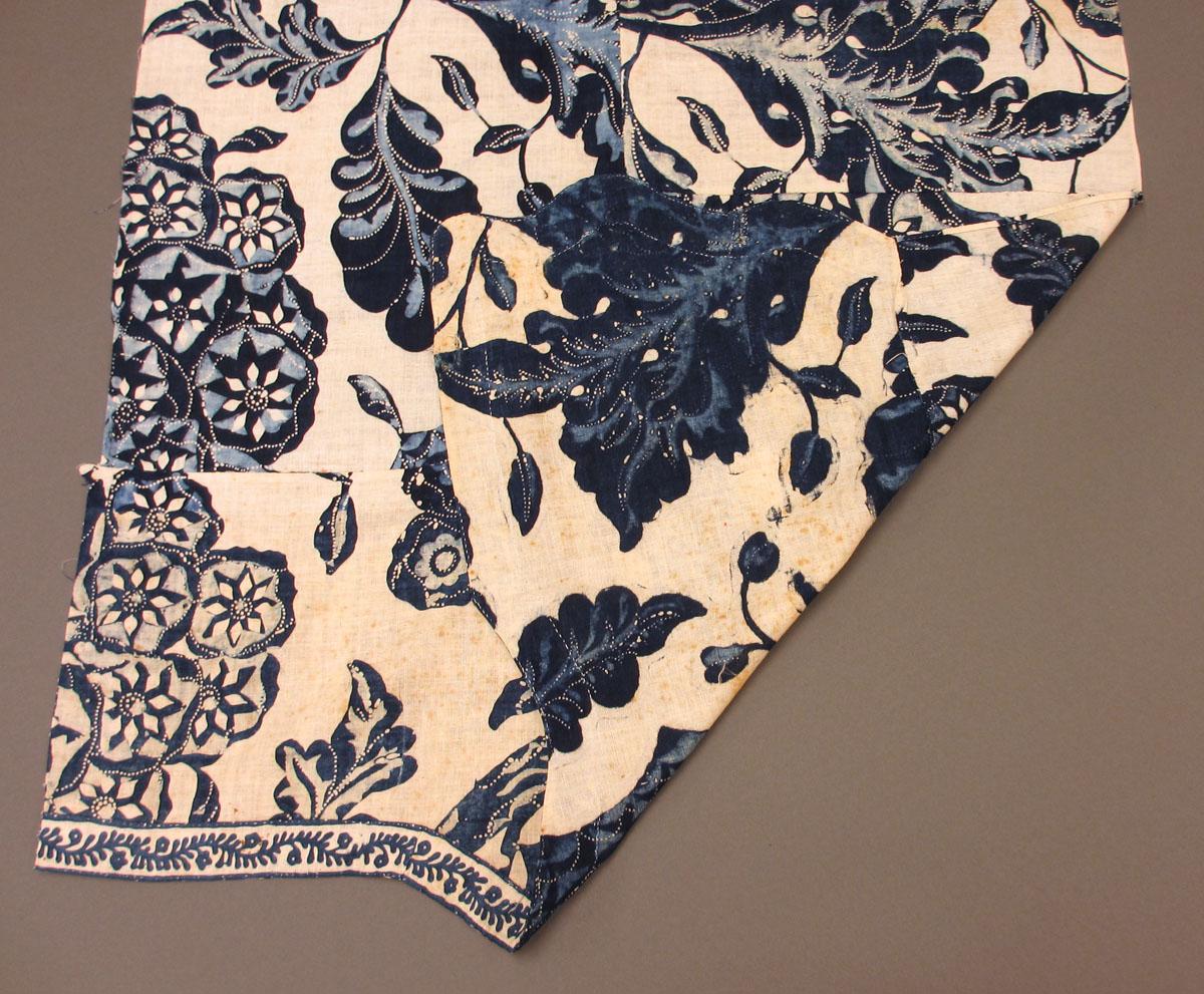 2000.0063.003 Textile, printed partial folded corner