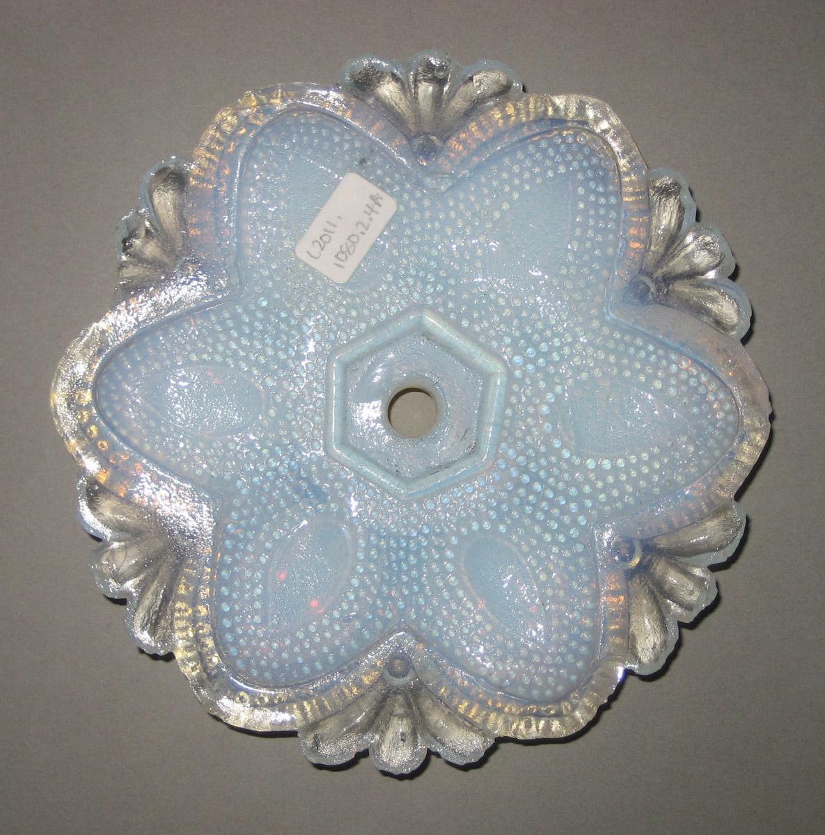 2011.0039.002.004 A Curtain tieback, Curtain pin (underside)