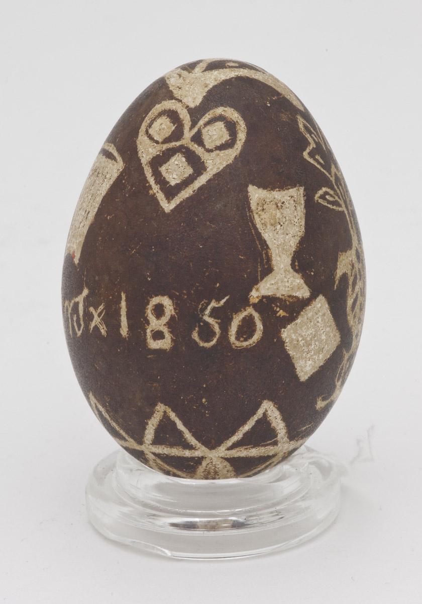 2011.0035 Easter Egg (view 2)