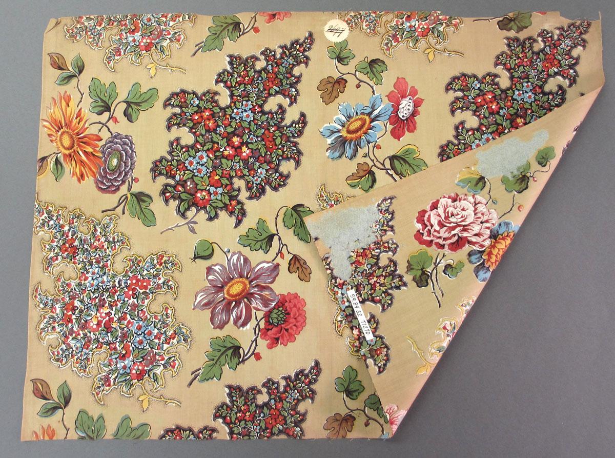 1959.0084.032 Textile, printed folded corner