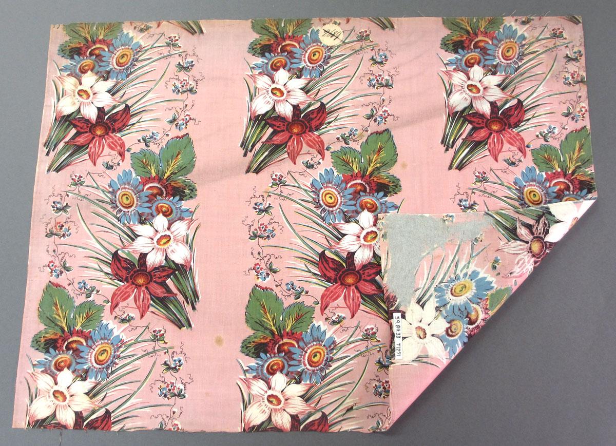 1959.0084.033 Textile, printed folded corner