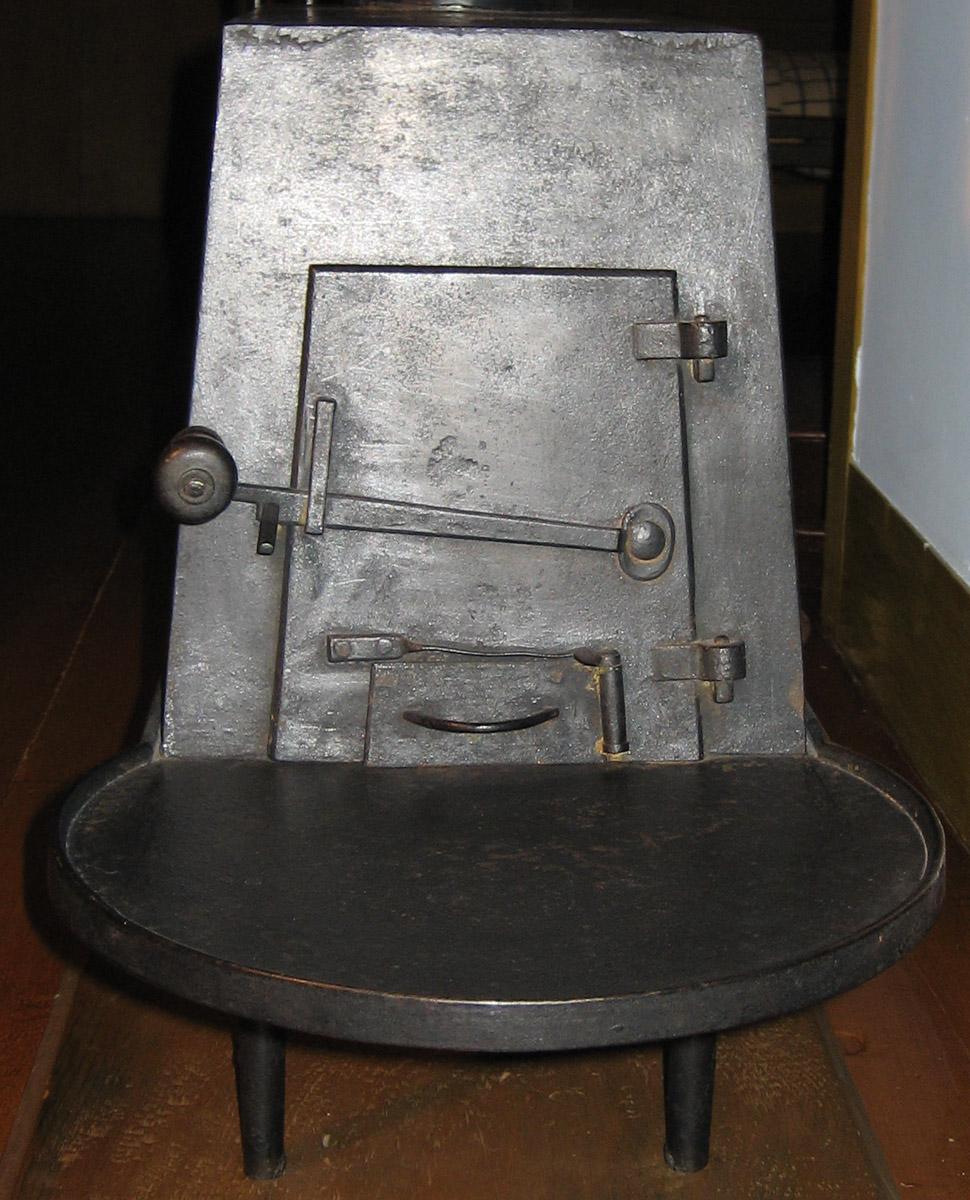 1953.0108.003 Stove (front view)