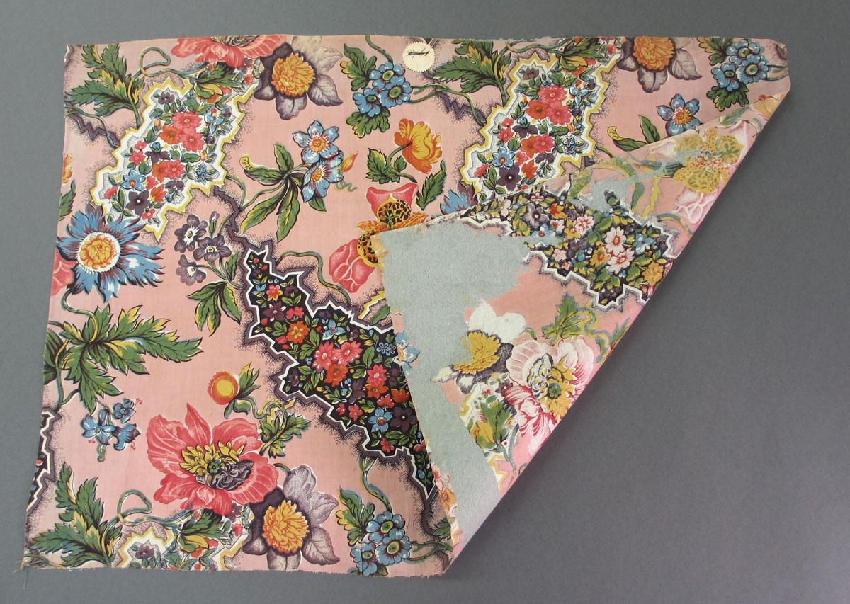 1959.0084.041 Textile, printed folded corner
