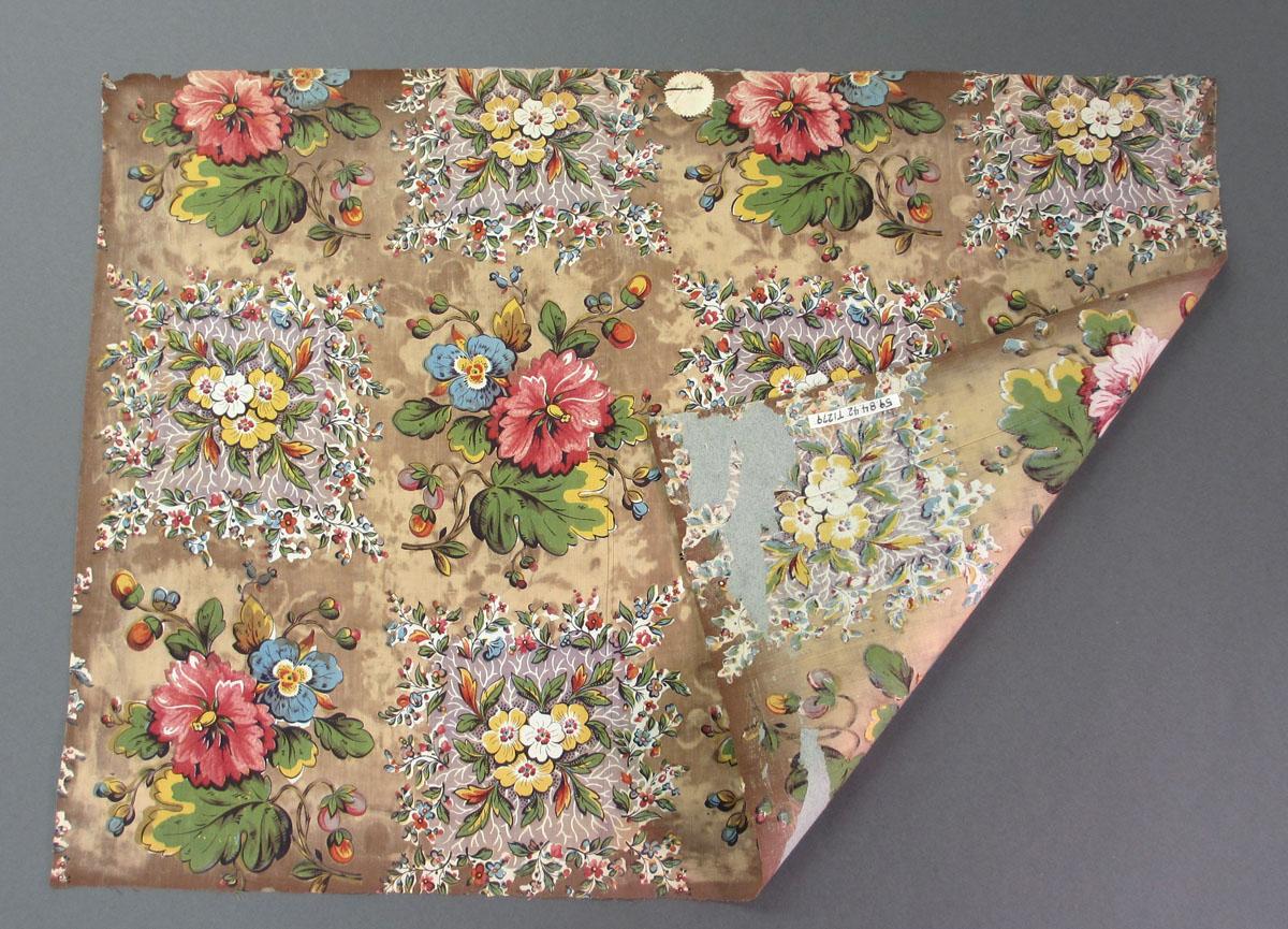 1959.0084.042 Textile, printed folded corner
