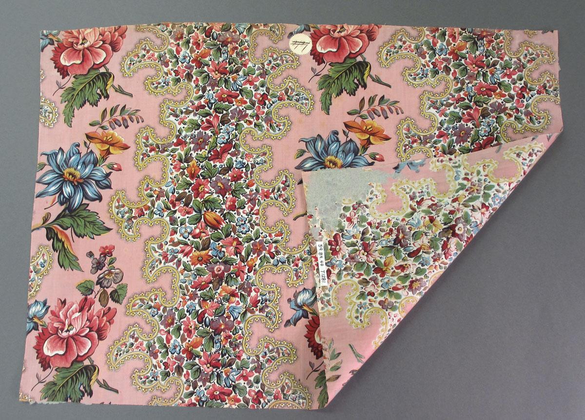 1959.0084.044 Textile, printed folded corner