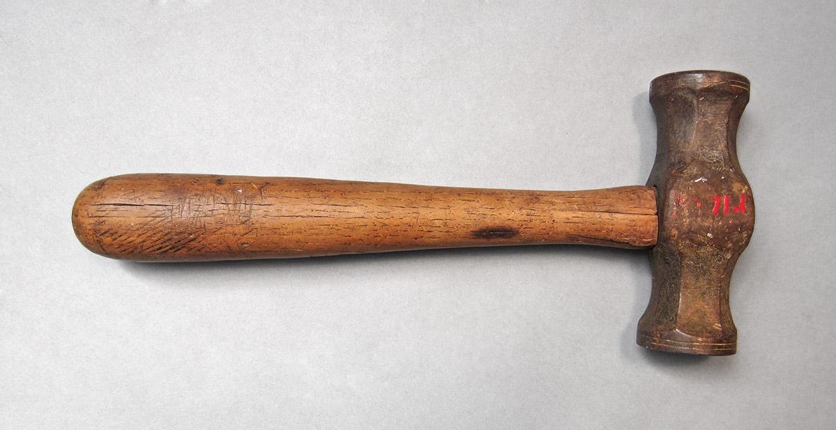 1957.0071.001, Hammer, side 2