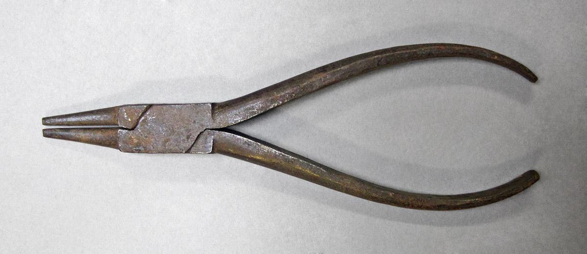 1957.0071.005, Pliers, side 1