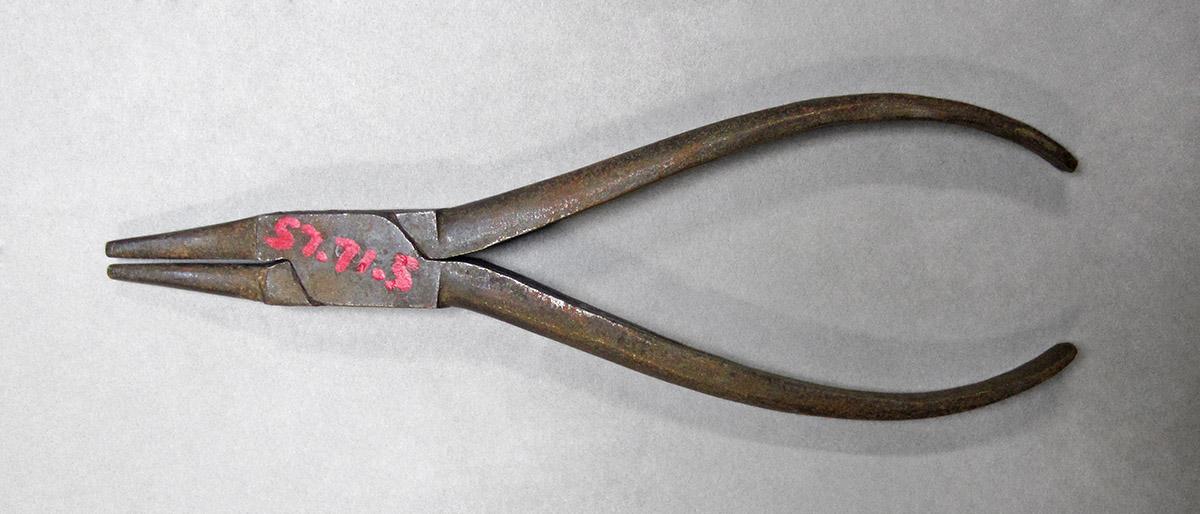 1957.0071.005, Pliers, side 2