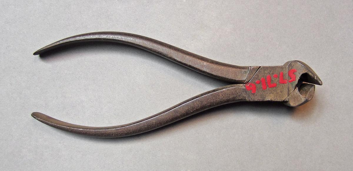 1957.0071.006, Pliers, side 2