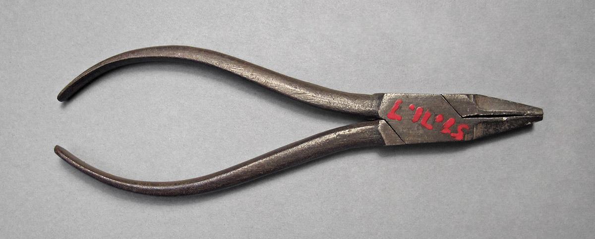 1957.0071.007, Pliers, side 2