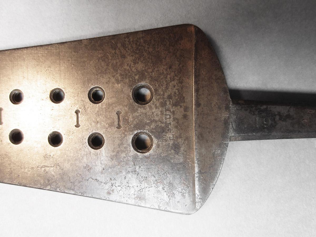 1957.0071.034, Screw plate, body detail