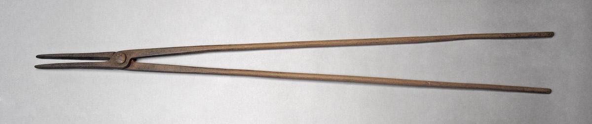 1957.0071.016, Tongs, side 2