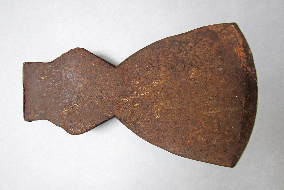 1957.0081.001, Axe, side 1