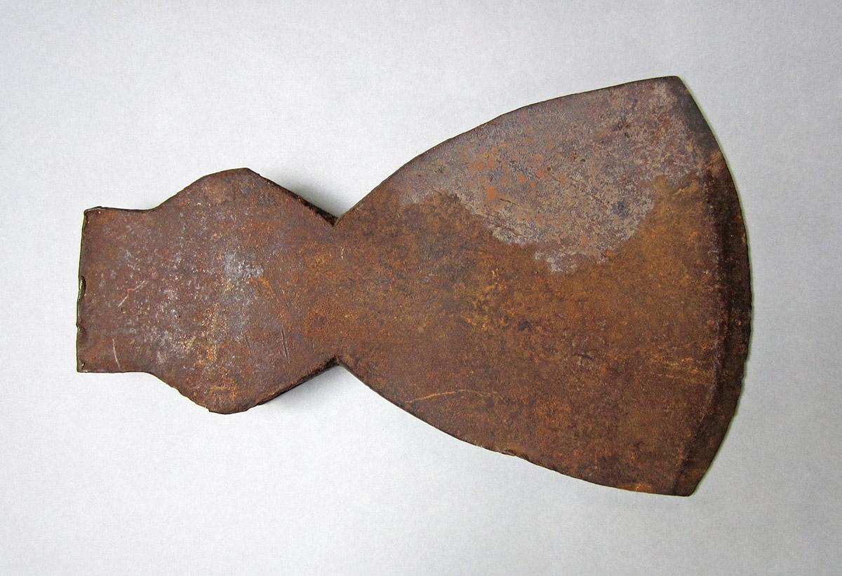 1957.0081.001, Axe, side 2