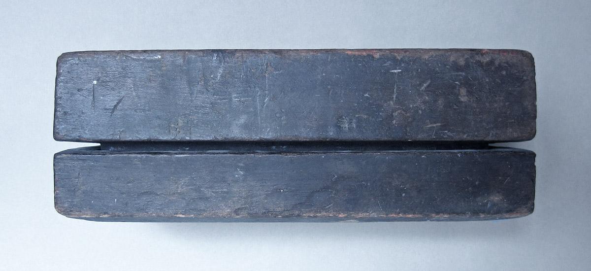 1957.0081.007, Oil stone and box, side 3