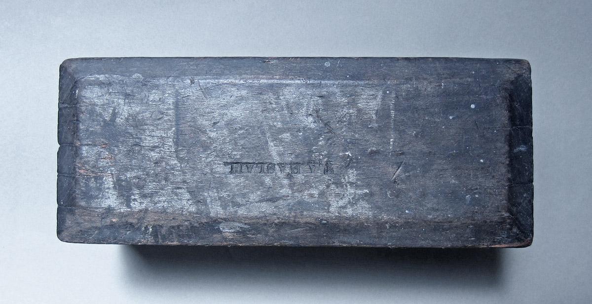 1957.0081.007, Oil stone and box, top
