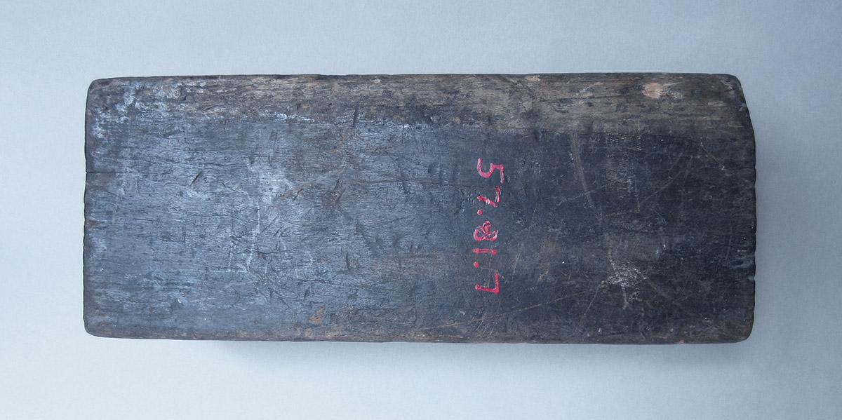 1957.0081.007, Oil stone and box, bottom